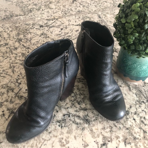 Reaction Kenneth Cole Black Leather Ankle Boots Women’s Size 8.5M - Picture 2 of 11